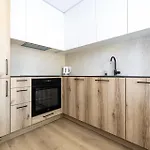 Cohost I 2bd Near Centre *