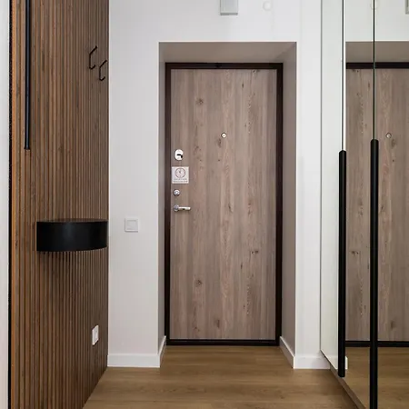 Cohost I 2bd Near Centre