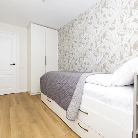 Cohost I 2bd Near Centre *