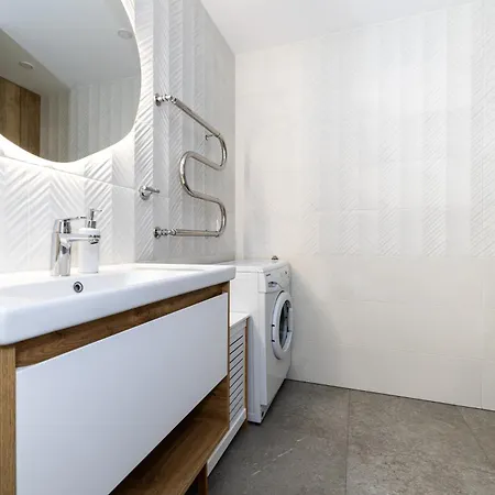 Cohost I 2bd Near Centre