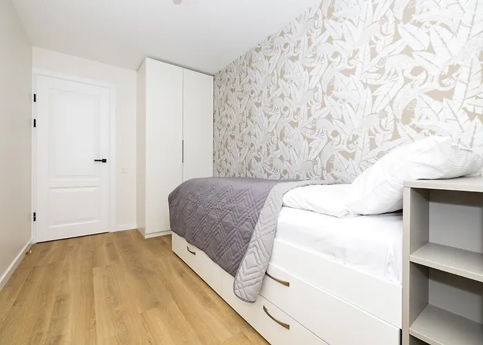 Cohost I 2bd Near Centre *