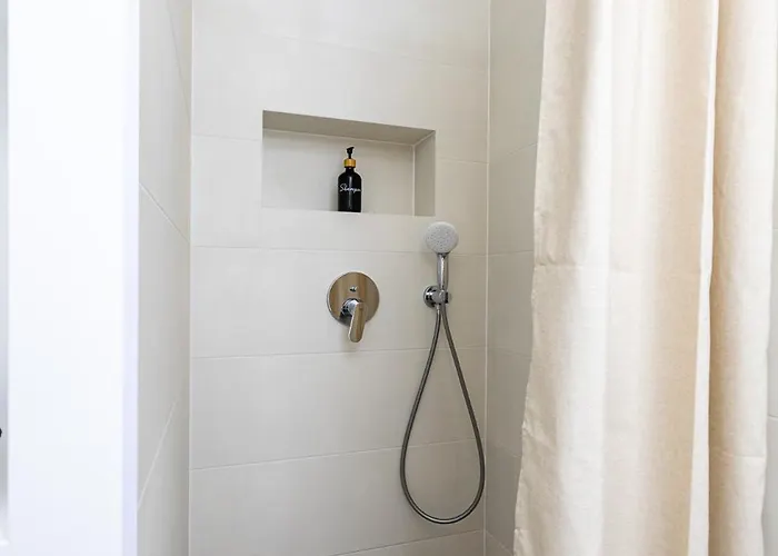 Cohost I 2bd Near Centre