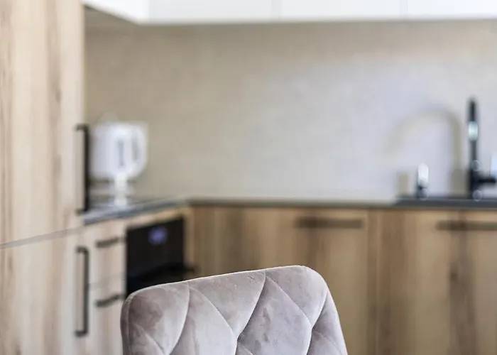 Cohost I 2bd Near Centre *