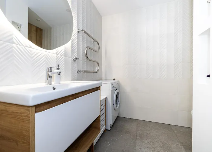 Cohost I 2bd Near Centre